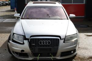 Audi A6 Avant 4.2 V8 40V FSI Quattro Samochód złomowany (2006, Szary)