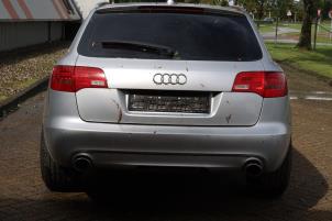Audi A6 Avant 4.2 V8 40V FSI Quattro Samochód złomowany (2006, Szary)