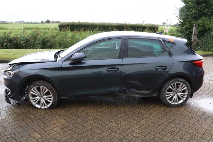 Seat Leon Sportstourer 2.0 TDI SCR Épave (2022, Gris)