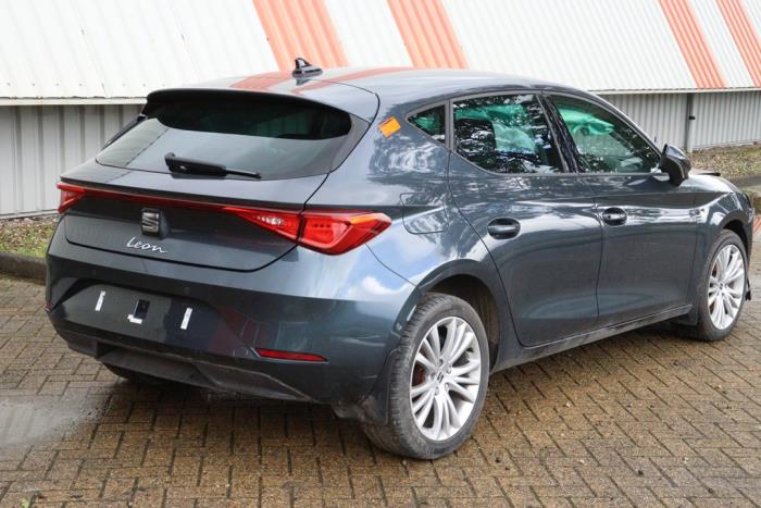 Seat Leon Sportstourer 2.0 TDI SCR Épave (2022, Gris)