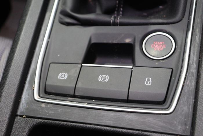 Seat Leon Sportstourer 2.0 TDI SCR Épave (2022, Gris)