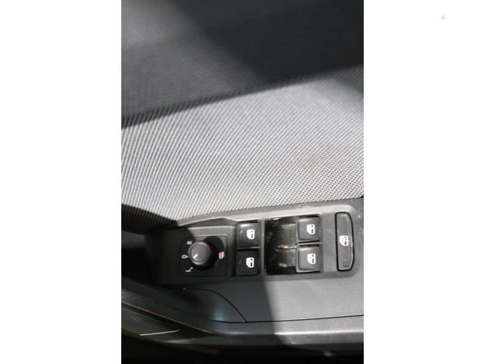 Seat Leon Sportstourer 2.0 TDI SCR Épave (2022, Gris)