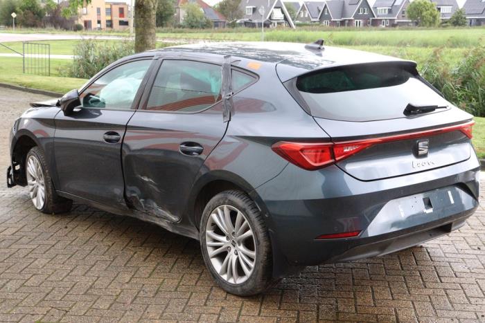 Seat Leon Sportstourer 2.0 TDI SCR Épave (2022, Gris)