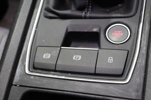 Seat Leon Sportstourer 2.0 TDI SCR Épave (2022, Gris)
