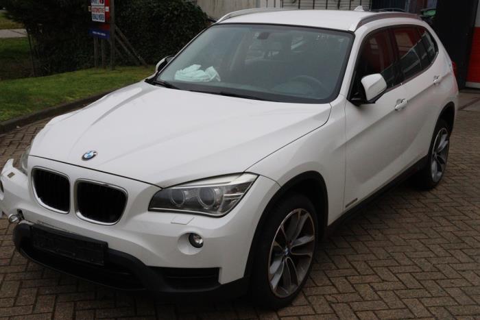 BMW X1 sDrive 20i 2.0 16V Twin Power Turbo Schrottauto (2014, Weiß)