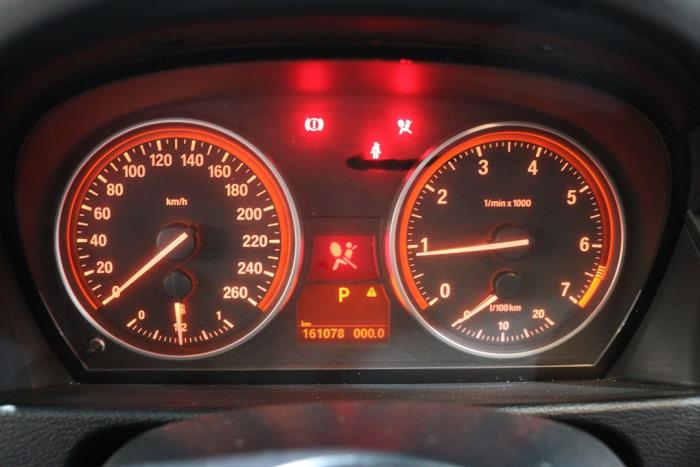 BMW X1 sDrive 20i 2.0 16V Twin Power Turbo Schrottauto (2014, Weiß)