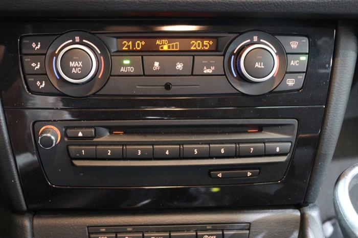 BMW X1 sDrive 20i 2.0 16V Twin Power Turbo Schrottauto (2014, Weiß)