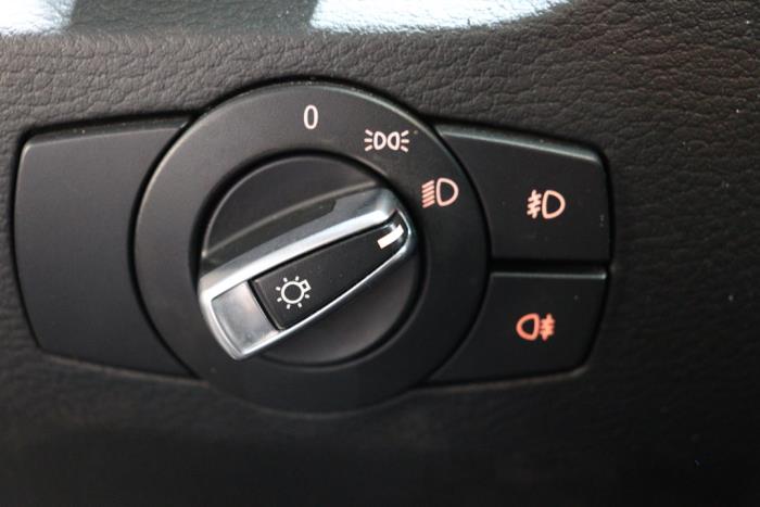 BMW X1 sDrive 20i 2.0 16V Twin Power Turbo Schrottauto (2014, Weiß)