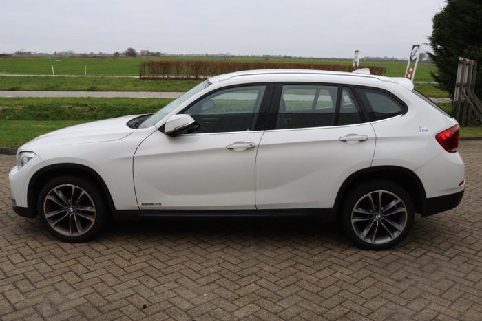 BMW X1 sDrive 20i 2.0 16V Twin Power Turbo Schrottauto (2014, Weiß)