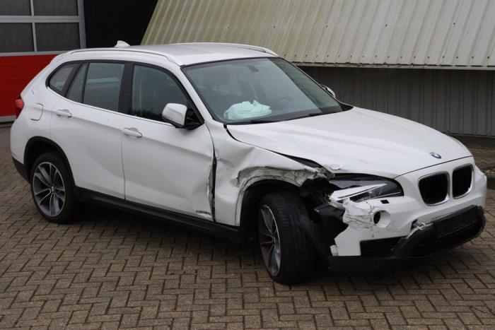 BMW X1 sDrive 20i 2.0 16V Twin Power Turbo Schrottauto (2014, Weiß)