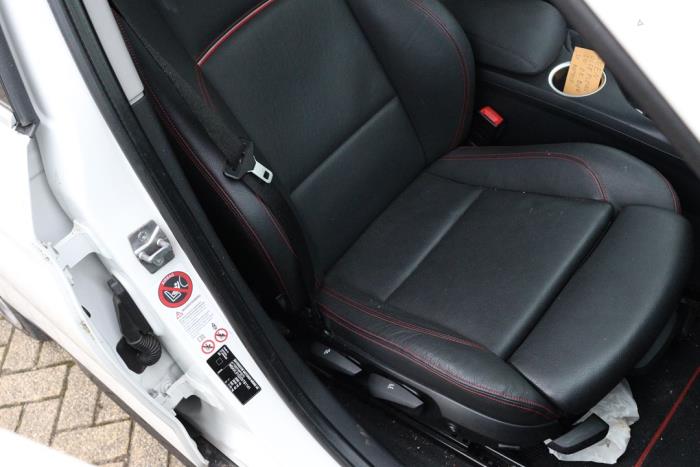 BMW X1 sDrive 20i 2.0 16V Twin Power Turbo Schrottauto (2014, Weiß)