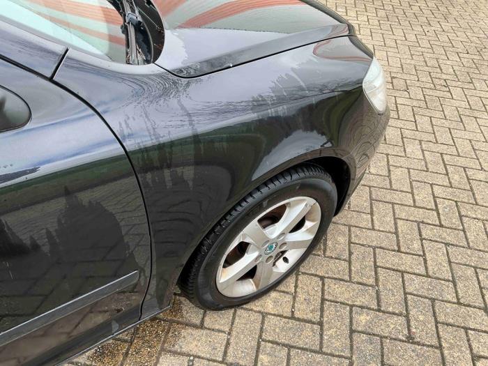 Skoda Octavia Combi 1.2 TSI Schrottauto (2011, Metallic, Schwarz)
