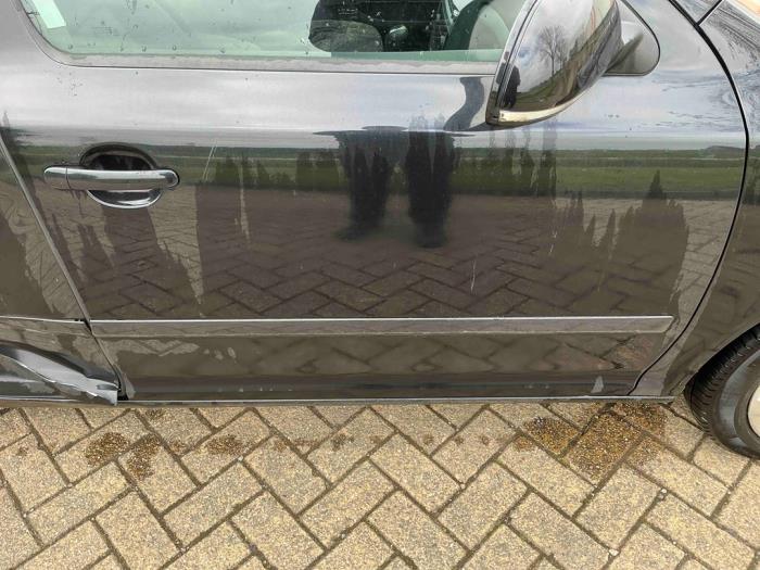 Skoda Octavia Combi 1.2 TSI Schrottauto (2011, Metallic, Schwarz)