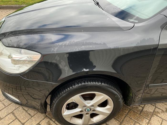 Skoda Octavia Combi 1.2 TSI Schrottauto (2011, Metallic, Schwarz)