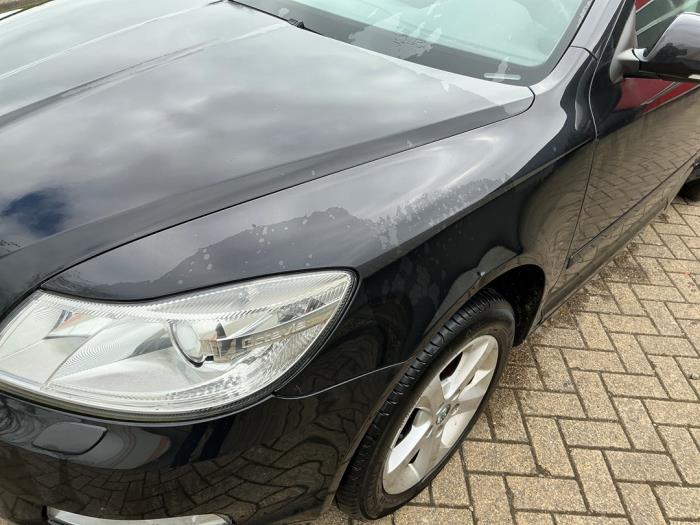 Skoda Octavia Combi 1.2 TSI Schrottauto (2011, Metallic, Schwarz)