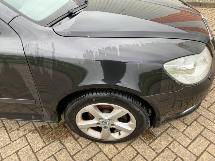 Skoda Octavia Combi 1.2 TSI Schrottauto (2011, Metallic, Schwarz)