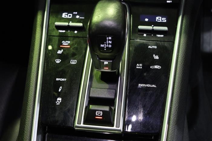 Porsche Panamera 3.0 V6 24V 4 Épave (2018, Métallisé, Noir)