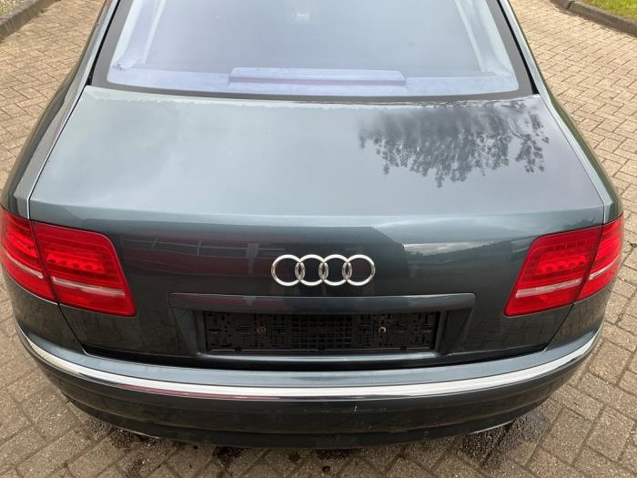 Audi A8 6.0 W12 48V Quattro Épave (2004, Métallisé, Gris argenté)