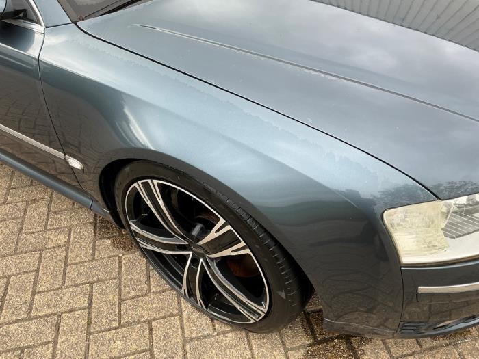 Audi A8 6.0 W12 48V Quattro Épave (2004, Métallisé, Gris argenté)