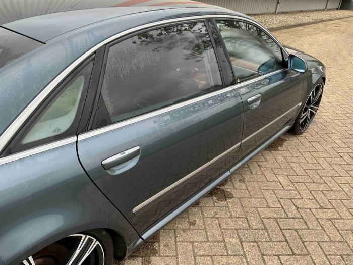 Audi A8 6.0 W12 48V Quattro Épave (2004, Métallisé, Gris argenté)