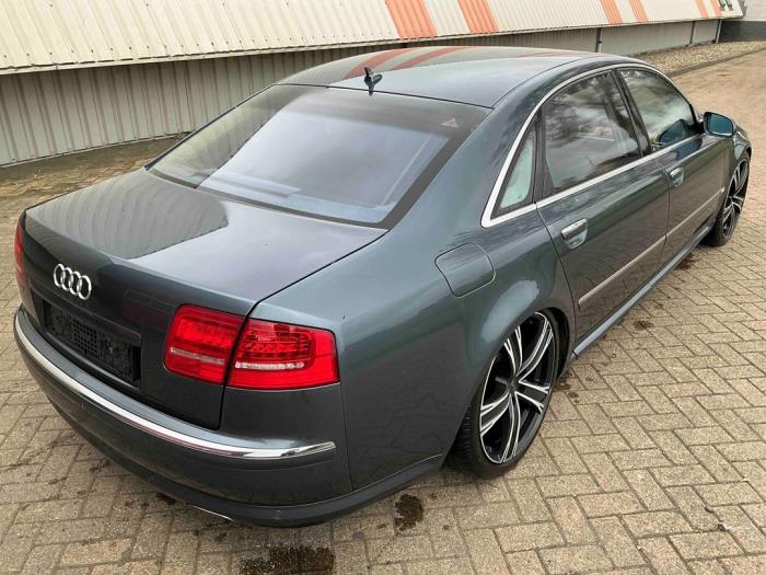 Audi A8 6.0 W12 48V Quattro Épave (2004, Métallisé, Gris argenté)