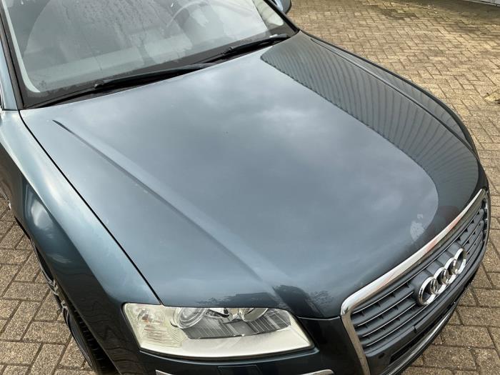 Audi A8 6.0 W12 48V Quattro Épave (2004, Métallisé, Gris argenté)