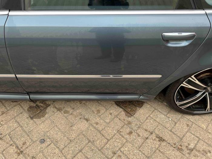 Audi A8 6.0 W12 48V Quattro Épave (2004, Métallisé, Gris argenté)