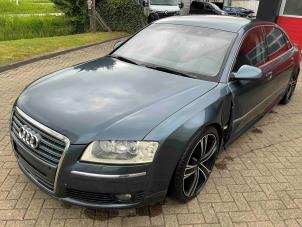 Audi A8 6.0 W12 48V Quattro Épave (2004, Métallisé, Gris argenté)