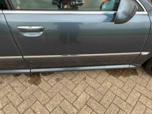 Audi A8 6.0 W12 48V Quattro Épave (2004, Métallisé, Gris argenté)