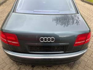 Audi A8 6.0 W12 48V Quattro Épave (2004, Métallisé, Gris argenté)