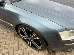 Audi A8 6.0 W12 48V Quattro Épave (2004, Métallisé, Gris argenté)
