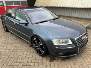 Audi A8 6.0 W12 48V Quattro Épave (2004, Métallisé, Gris argenté)