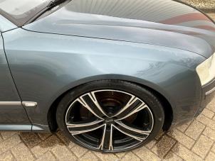 Audi A8 6.0 W12 48V Quattro Épave (2004, Métallisé, Gris argenté)