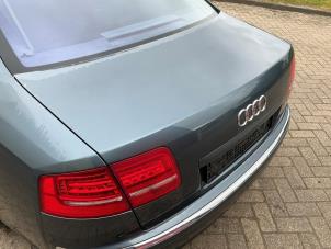 Audi A8 6.0 W12 48V Quattro Épave (2004, Métallisé, Gris argenté)