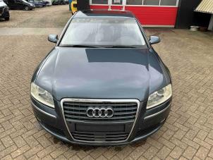 Audi A8 6.0 W12 48V Quattro Épave (2004, Métallisé, Gris argenté)
