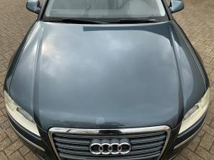 Audi A8 6.0 W12 48V Quattro Épave (2004, Métallisé, Gris argenté)