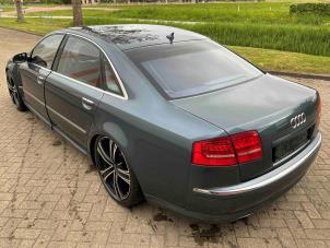 Audi A8 6.0 W12 48V Quattro Épave (2004, Métallisé, Gris argenté)