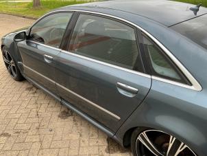 Audi A8 6.0 W12 48V Quattro Épave (2004, Métallisé, Gris argenté)