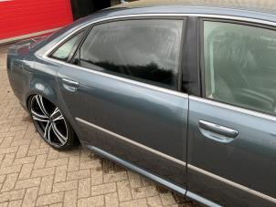 Audi A8 6.0 W12 48V Quattro Épave (2004, Métallisé, Gris argenté)