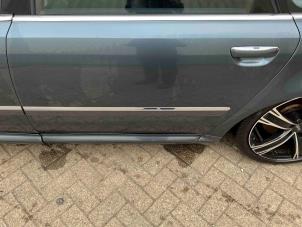 Audi A8 6.0 W12 48V Quattro Épave (2004, Métallisé, Gris argenté)