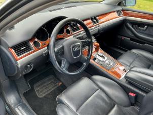 Audi A8 6.0 W12 48V Quattro Épave (2004, Métallisé, Gris argenté)