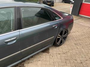 Audi A8 6.0 W12 48V Quattro Épave (2004, Métallisé, Gris argenté)