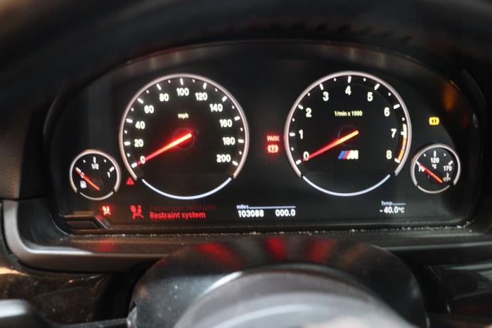 BMW M5 4.4 V8 32V TwinPower Turbo Samochód złomowany (2016, Ciemny, Szary)