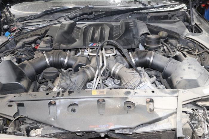 BMW M5 4.4 V8 32V TwinPower Turbo Samochód złomowany (2016, Ciemny, Szary)