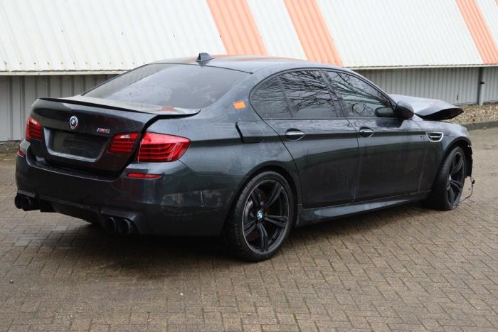 BMW M5 4.4 V8 32V TwinPower Turbo Samochód złomowany (2016, Ciemny, Szary)