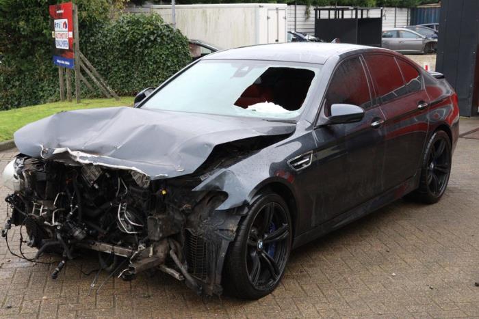 BMW M5 4.4 V8 32V TwinPower Turbo Samochód złomowany (2016, Ciemny, Szary)