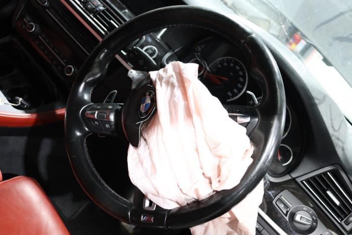 BMW M5 4.4 V8 32V TwinPower Turbo Samochód złomowany (2016, Ciemny, Szary)