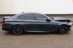 BMW M5 4.4 V8 32V TwinPower Turbo Samochód złomowany (2016, Ciemny, Szary)