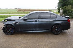 BMW M5 4.4 V8 32V TwinPower Turbo Samochód złomowany (2016, Ciemny, Szary)