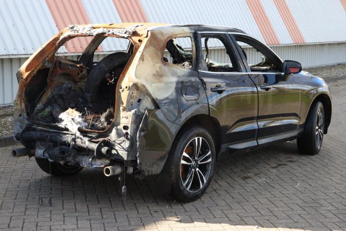 Volvo XC60 II 2.0 B4 16V Mild Hybrid AWD Épave (2020, Noir)